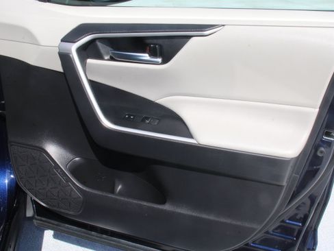 Certified 2022 Toyota RAV4 XLE w/ Convenience Package FWD image 20