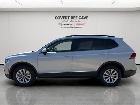 Used 2018 Volkswagen Tiguan SE w/ Panoramic Sunroof Package image 5