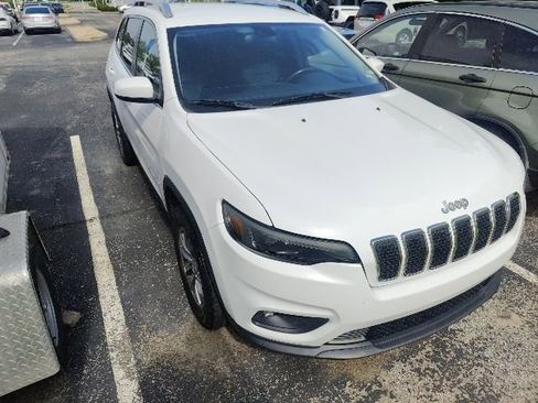 Used 2019 Jeep Cherokee Latitude Plus AWD/4WD image 16