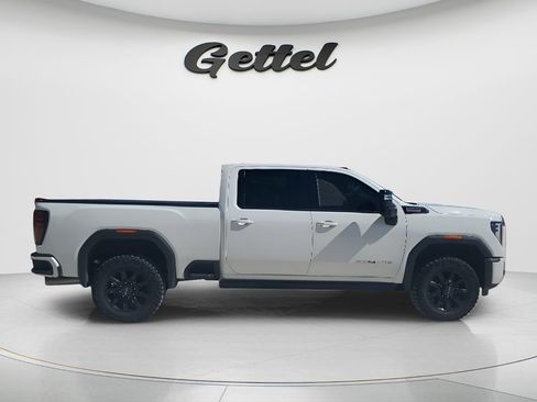Used 2024 GMC Sierra 2500 AT4 w/ AT4 Premium Plus Package AWD/4WD image 4