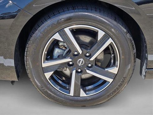 Used 2025 Nissan Sentra SV FWD image 22