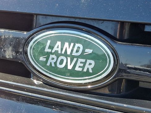 Used 2023 Land Rover Defender 90 S image 34