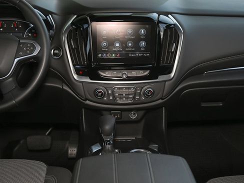 Used 2023 Chevrolet Traverse LT FWD image 29