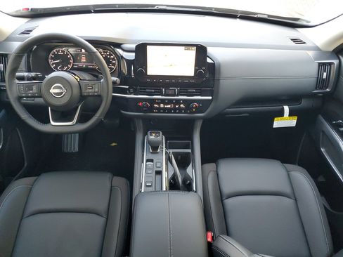 New 2025 Nissan Pathfinder SL image 17