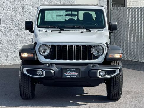 New 2025 Jeep Gladiator Sport image 3