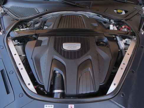 Used 2017 Porsche Panamera image 9