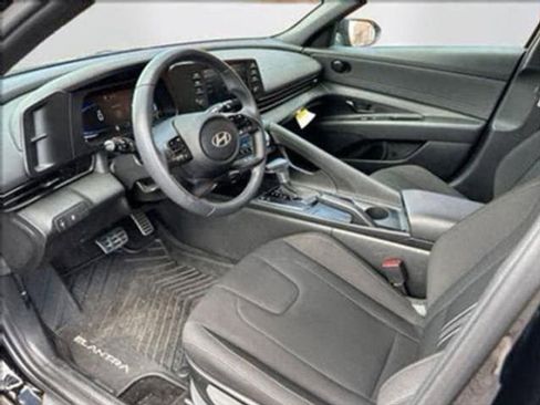 New 2025 Hyundai Elantra Sport image 9