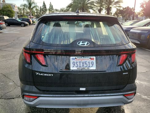 Certified 2025 Hyundai Tucson SE image 23
