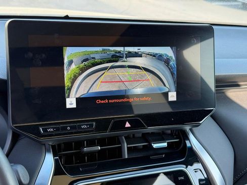 Certified 2024 Toyota Venza Nightshade image 28