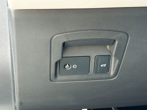 Used 2024 Land Rover Range Rover Velar S image 10