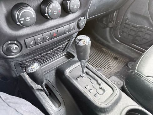 Used 2016 Jeep Wrangler Unlimited Sahara image 21