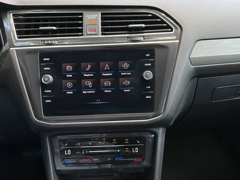 Used 2022 Volkswagen Tiguan SE FWD image 15