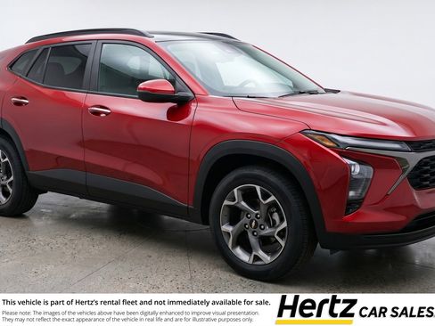 Used 2025 Chevrolet Trax LT FWD image 1