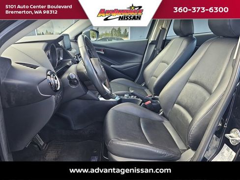 Used 2020 Toyota Yaris XLE image 19