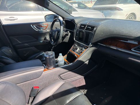 Used 2017 Lincoln Continental Select w/ Climate Package image 6