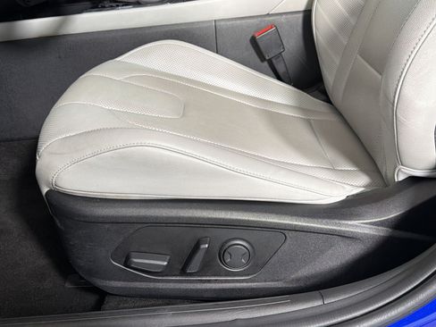 Used 2025 Hyundai Elantra Limited FWD image 12