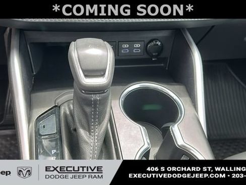 Used 2022 Toyota Highlander XLE AWD/4WD image 18