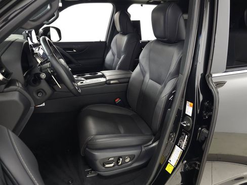 Used 2025 Lexus LX 600 4WD w/ Accessory Package (2T) image 16