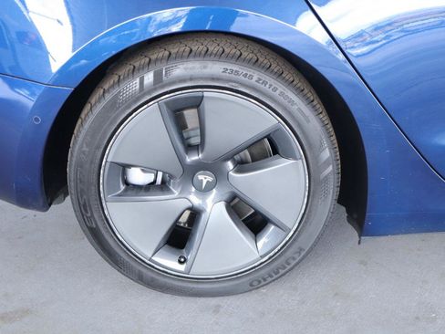 Used 2022 Tesla Model 3 Standard Range RWD image 5