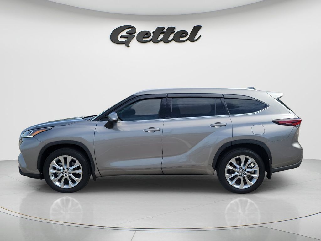 Used 2026 Toyota Highlander Limited AWD/4WD image 8