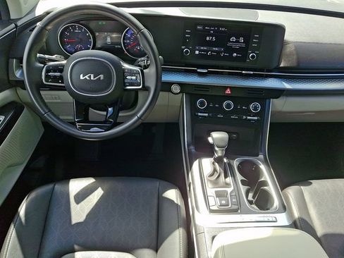 Used 2024 Kia Carnival LX FWD image 15