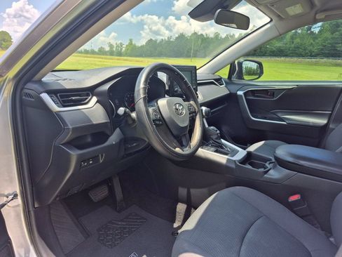Used 2020 Toyota RAV4 LE FWD image 19