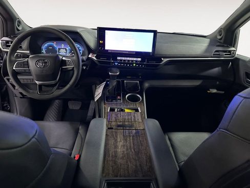 New 2025 Toyota Sienna Limited image 10