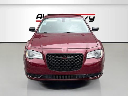 Used 2022 Chrysler 300 Touring w/ Sport Appearance Package RWD image 2