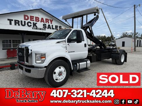 Used 2022 Ford F750 2WD Regular Cab Super Duty image 1