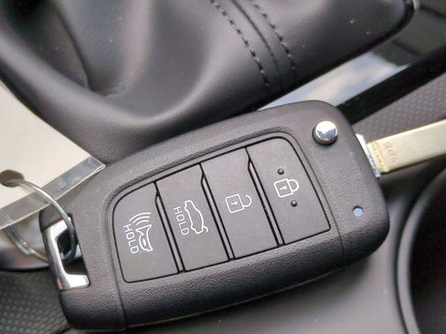 New 2025 Hyundai Elantra SE FWD image 30