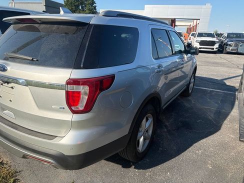 Used 2017 Ford Explorer XLT AWD/4WD image 5