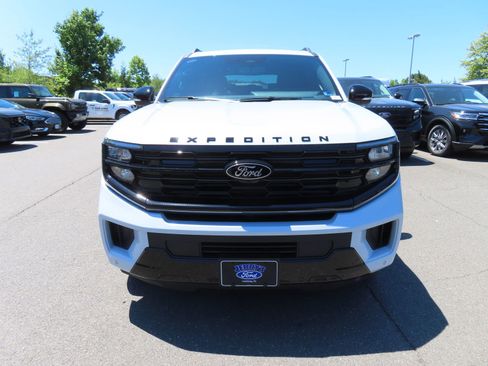 New 2026 Ford Expedition Platinum w/ Stealth Appearance Package AWD/4WD image 2