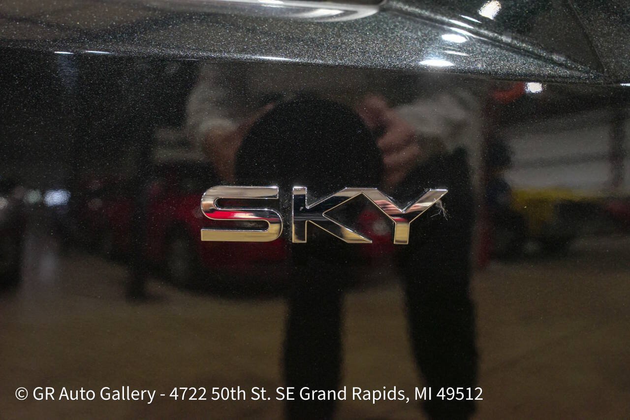 Used 2008 Saturn Sky Carbon Flash RWD image 37