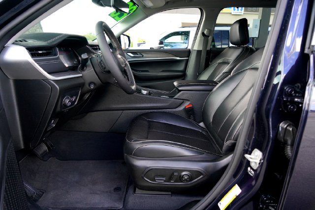 Used 2023 Jeep Grand Cherokee L Limited w/ Luxury Tech Group II RWD image 10