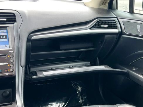 Used 2017 Ford Fusion Titanium AWD/4WD image 29