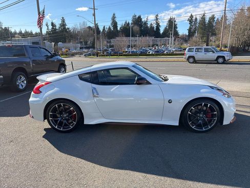 Used 2017 Nissan 370Z NISMO RWD image 9