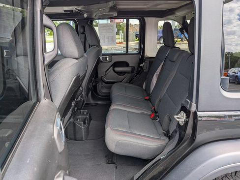 Used 2024 Jeep Wrangler Unlimited Rubicon AWD/4WD image 18