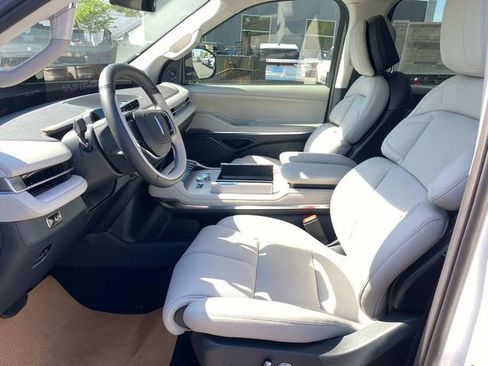 New 2026 Lincoln Navigator L Reserve AWD/4WD image 10