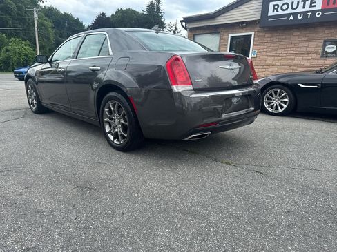 Used 2019 Chrysler 300 Limited AWD/4WD image 12