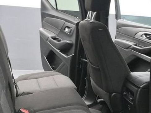 Used 2023 Chevrolet Traverse LT AWD/4WD image 17