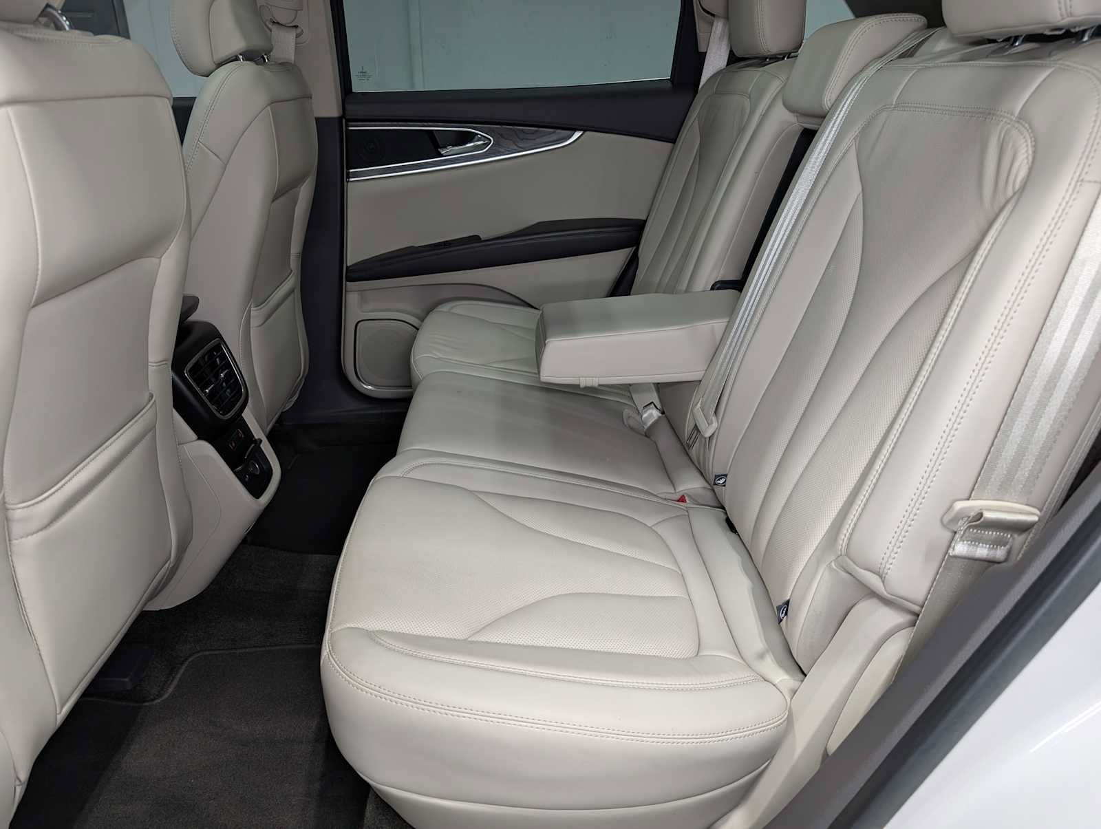 Used 2018 Lincoln MKX Reserve w/ Lincoln MKX Climate Package AWD/4WD image 22