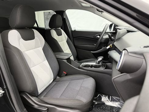 Used 2024 Chevrolet Trax LS image 3