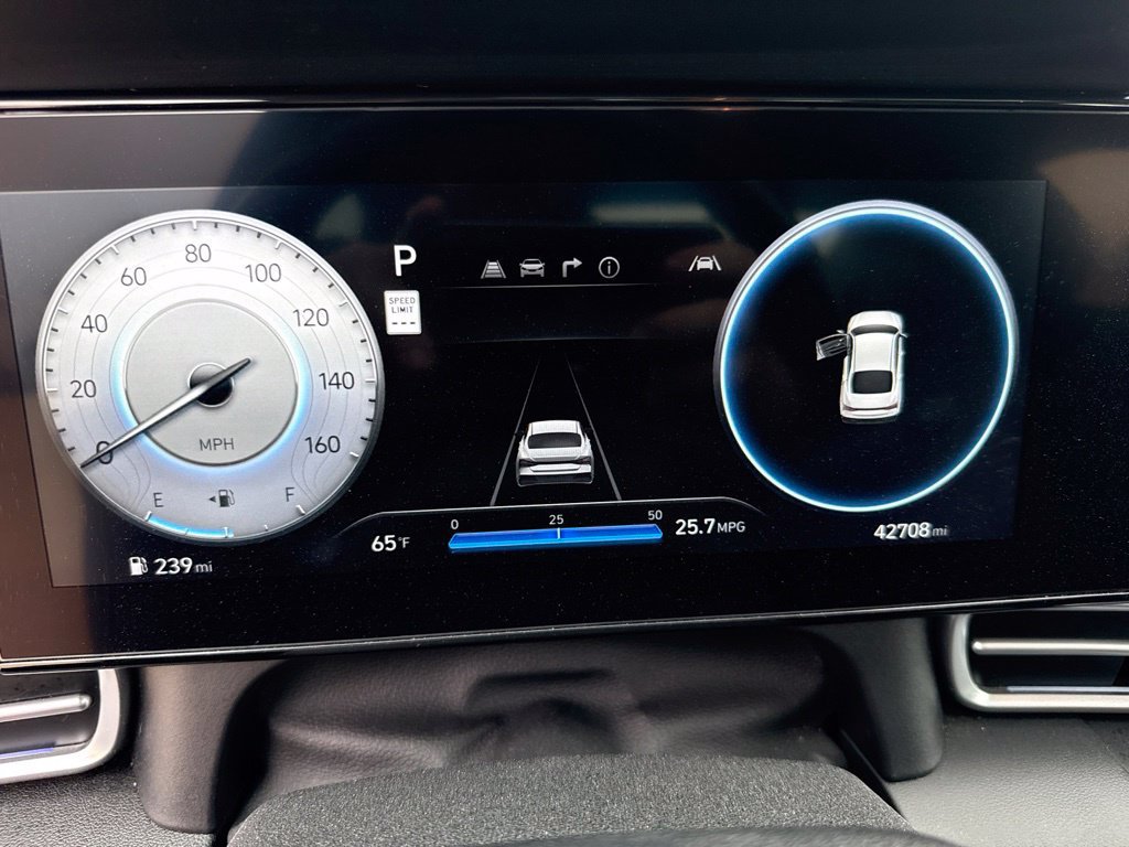 Used 2025 Hyundai Elantra Limited FWD image 19