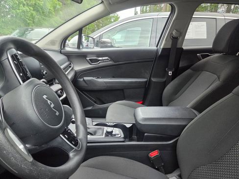 Used 2025 Kia Sportage LX FWD image 3