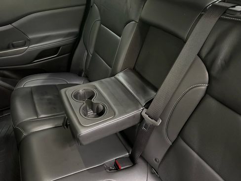 Certified 2023 GMC Acadia SLT image 32