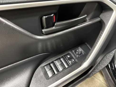 Used 2021 Toyota RAV4 LE AWD/4WD image 20