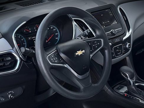 Used 2022 Chevrolet Equinox LS image 18