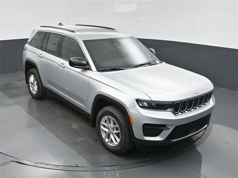 New 2025 Jeep Grand Cherokee Laredo X w/ Luxury Tech Group I image 35