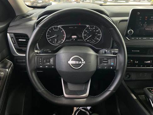 Used 2025 Nissan Rogue SV FWD image 28