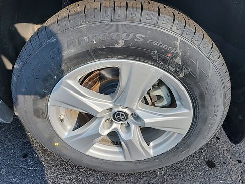 Used 2024 Toyota Highlander LE image 12